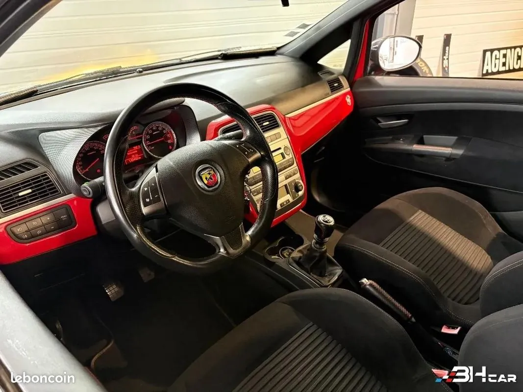 Abarth Grande Punto 2010 photo 3