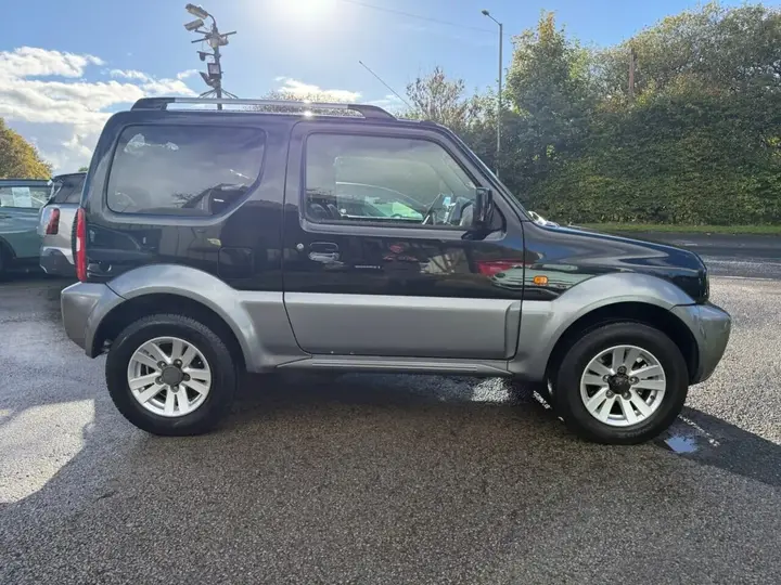 Suzuki Jimny 2010 photo 2