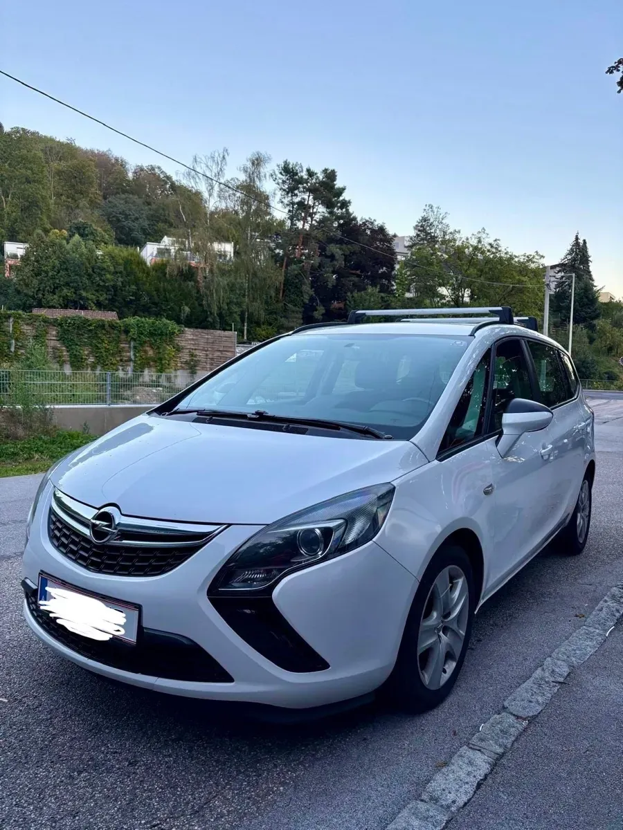 Opel Zafira 2013 photo 2