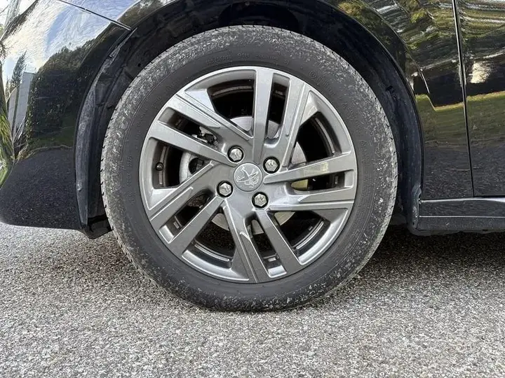 Peugeot 208 2022 photo 4