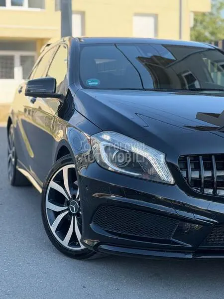 Mercedes-Benz A 250 2014 photo 2