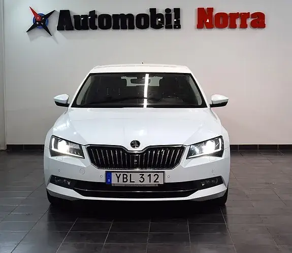 Skoda Superb 2016 photo 2