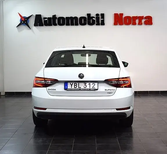 Skoda Superb 2016 photo 4