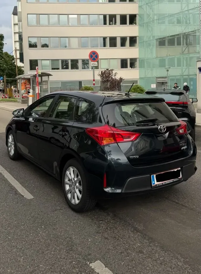 Toyota Auris 2013 photo 3