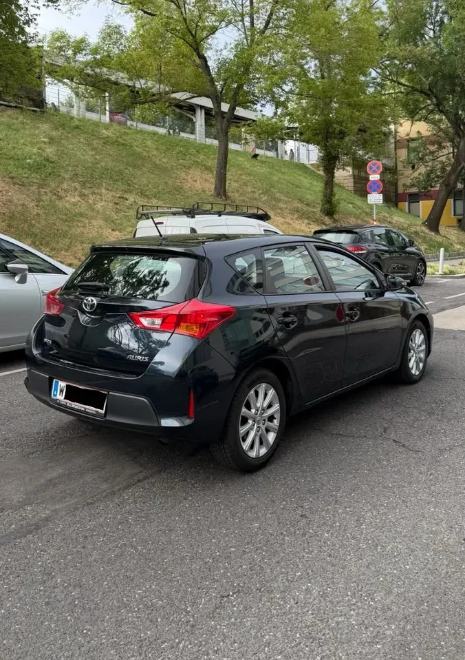 Toyota Auris 2013 photo 2