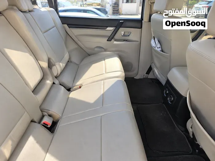 Mitsubishi Pajero 2011 photo 2