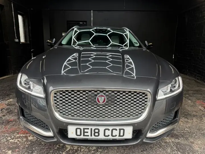 Jaguar Xf 2018 photo 3