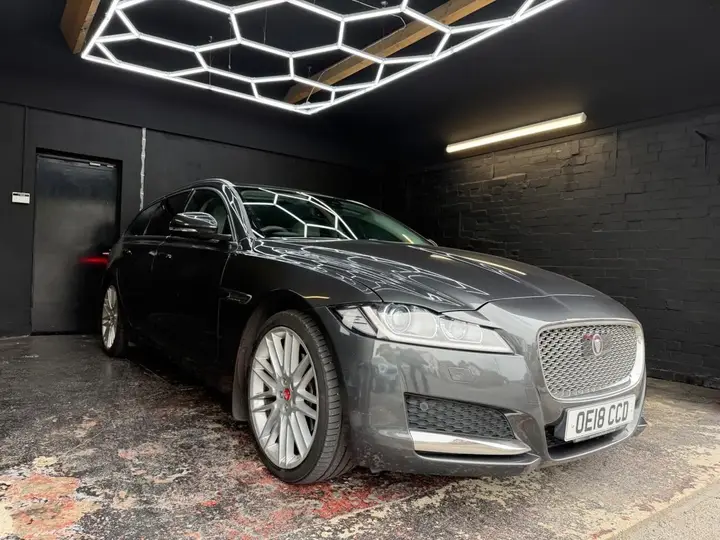 Jaguar Xf 2018 photo 2