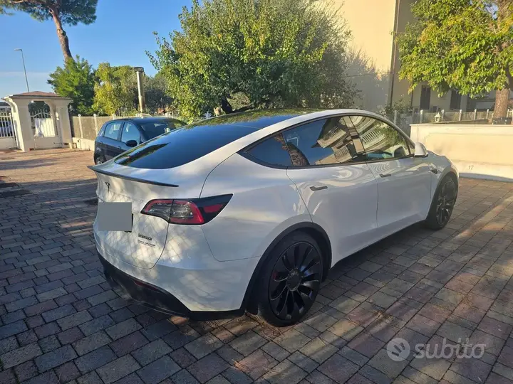 Tesla Model Y 2024 photo 3