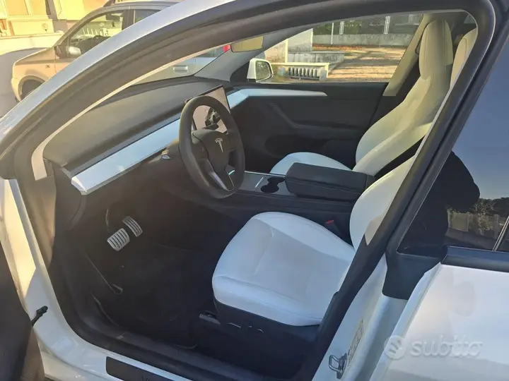 Tesla Model Y 2024 photo 4