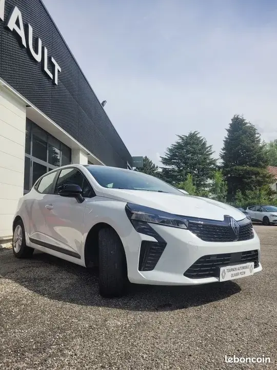 Renault Clio 2024 photo 2
