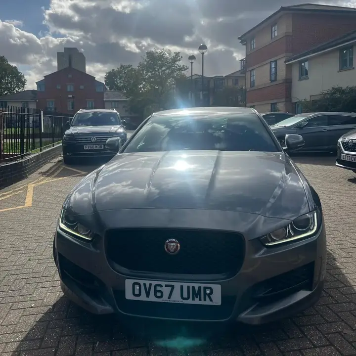 Jaguar Xe 2017 photo 3
