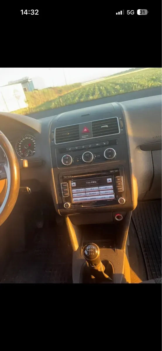Volkswagen Touran 2015 photo 2