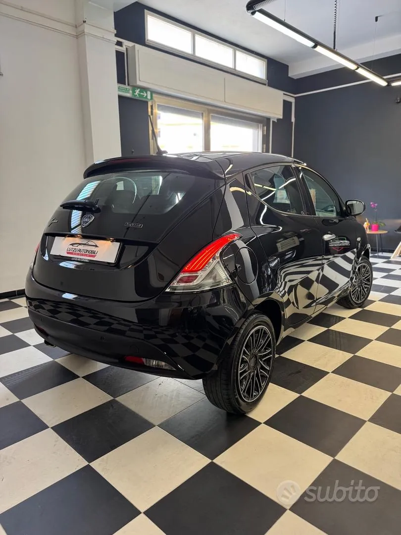 Lancia Ypsilon