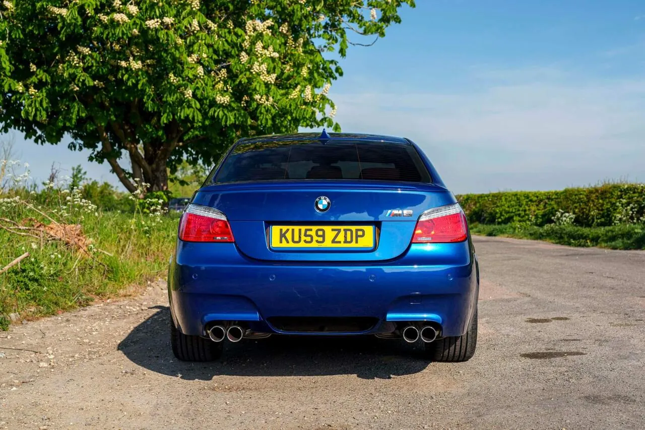 BMW M5 2009 photo 3