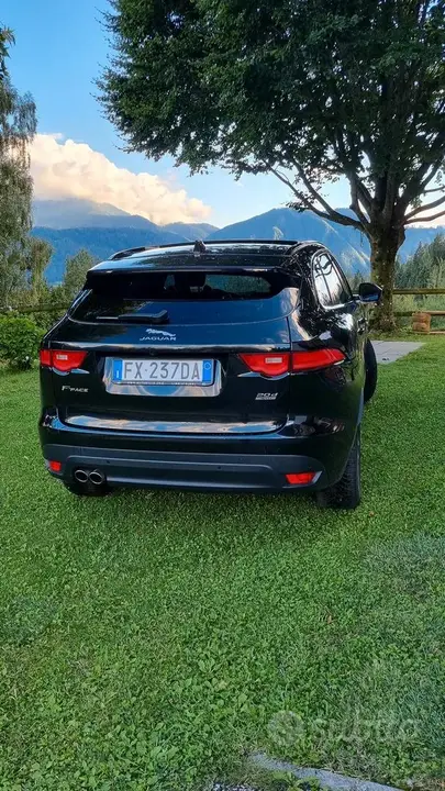 Jaguar F-Pace 2019 photo 2
