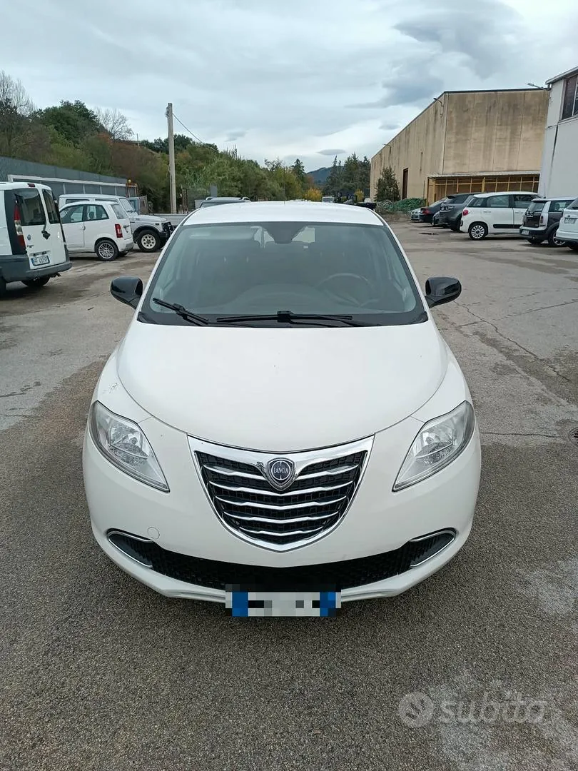 Lancia Ypsilon