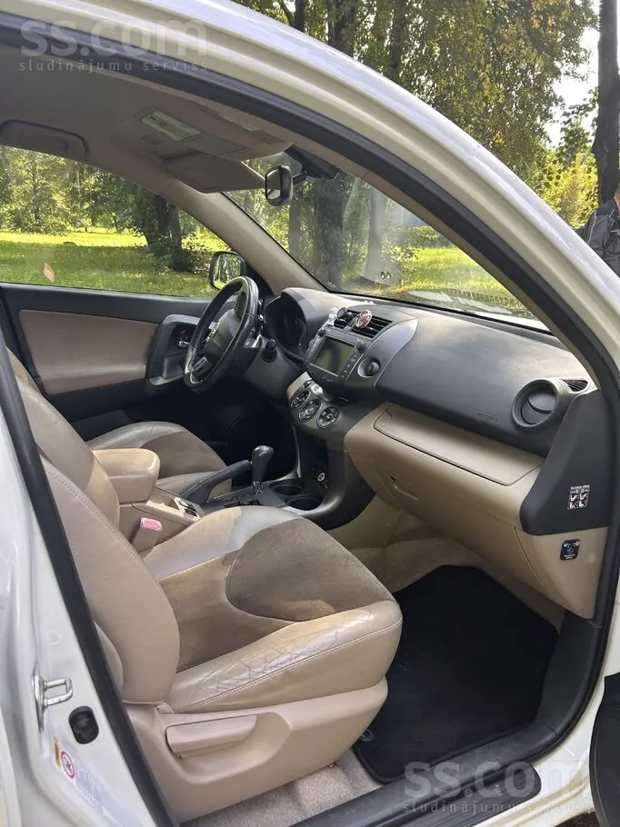 Toyota Rav4 2011 photo 5