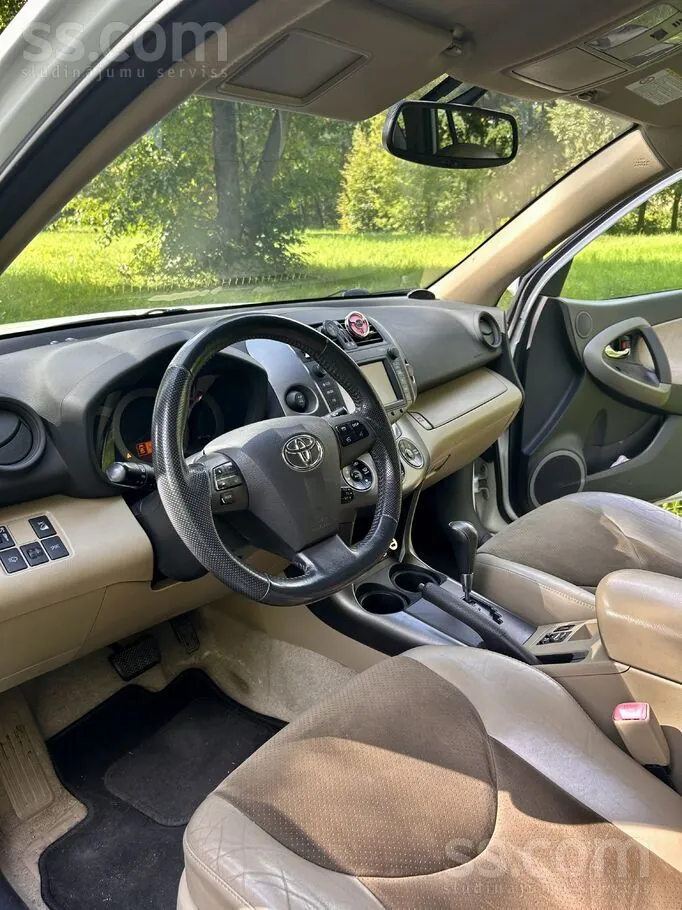 Toyota Rav4 2011 photo 2
