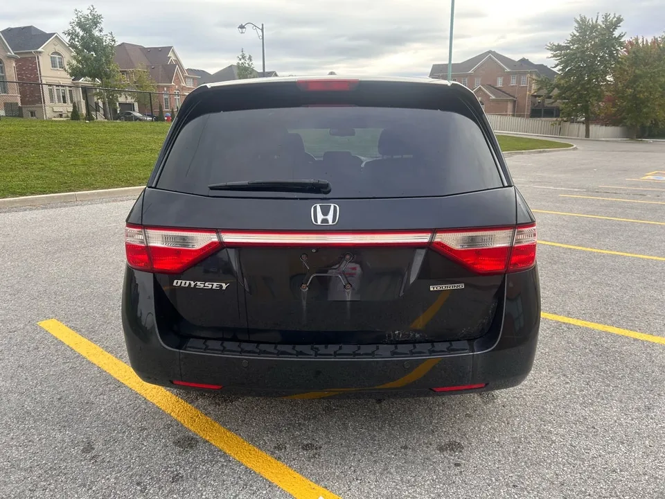 Honda Odyssey 2011 photo 2