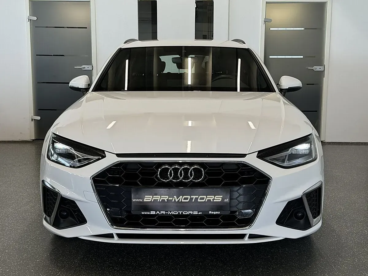 Audi A4 2022 photo 2