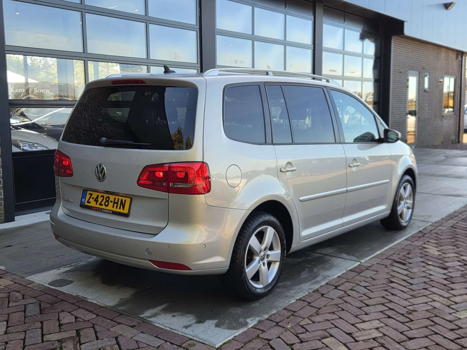 Volkswagen Touran 2012 photo 2