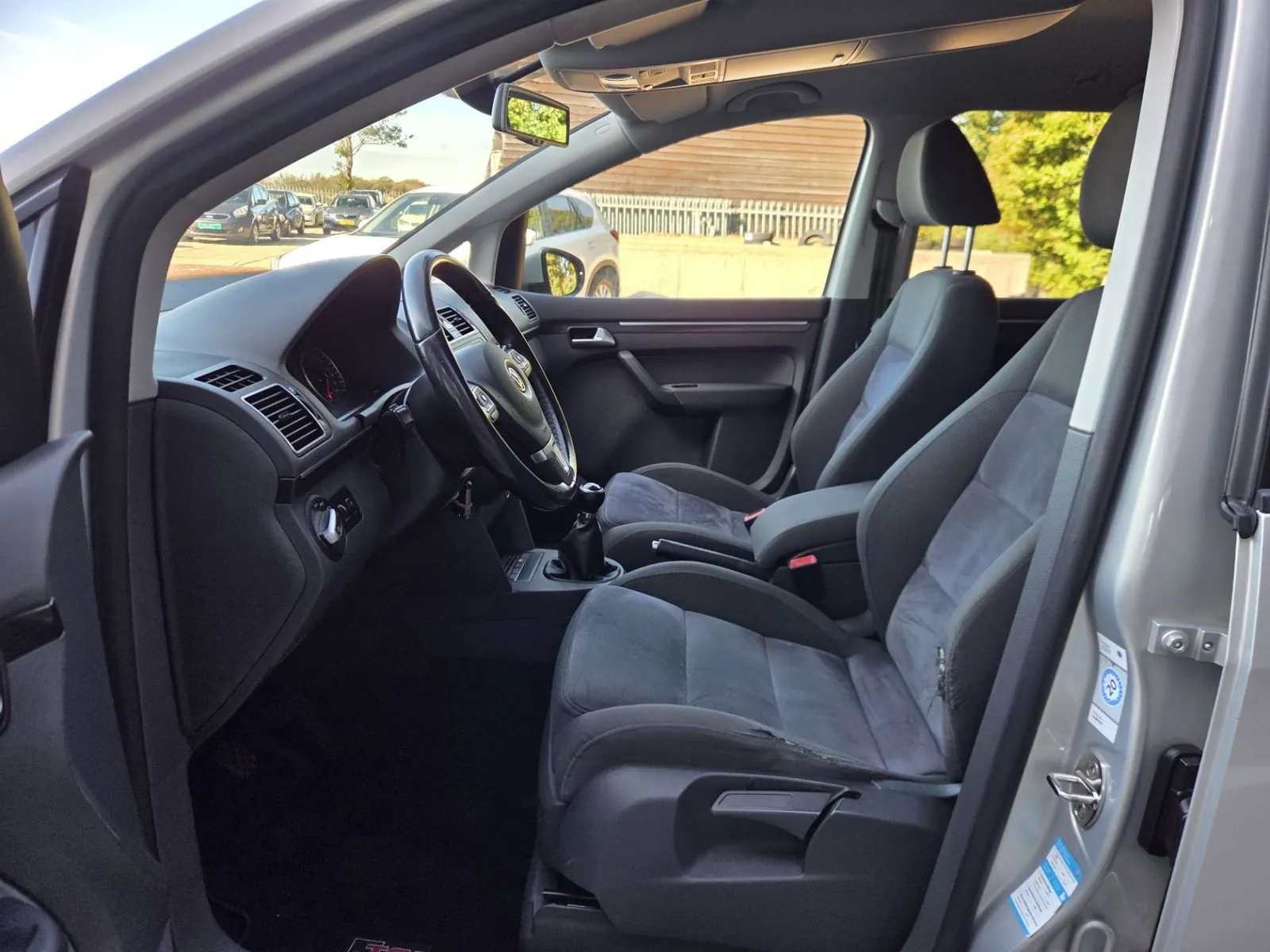 Volkswagen Touran 2012 photo 4