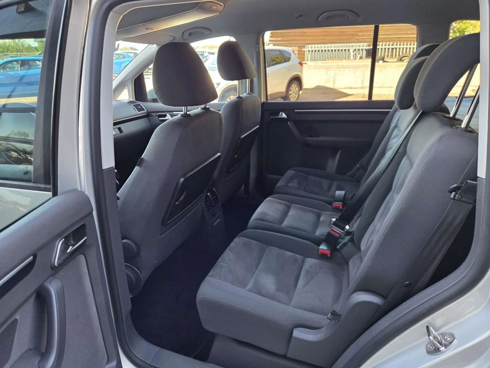 Volkswagen Touran 2012 photo 5