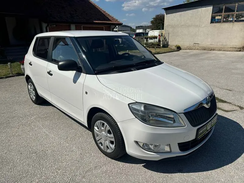Skoda Fabia 2012 photo 4