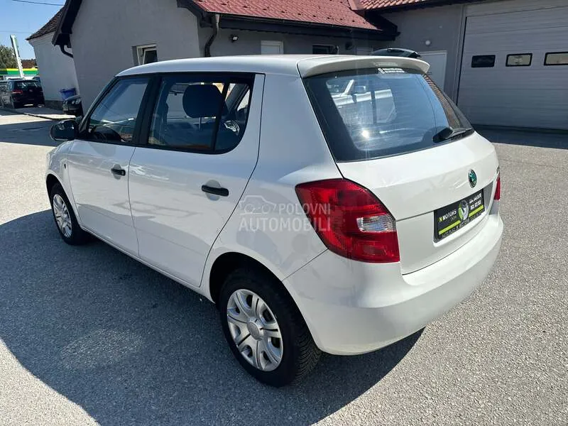 Skoda Fabia 2012 photo 2