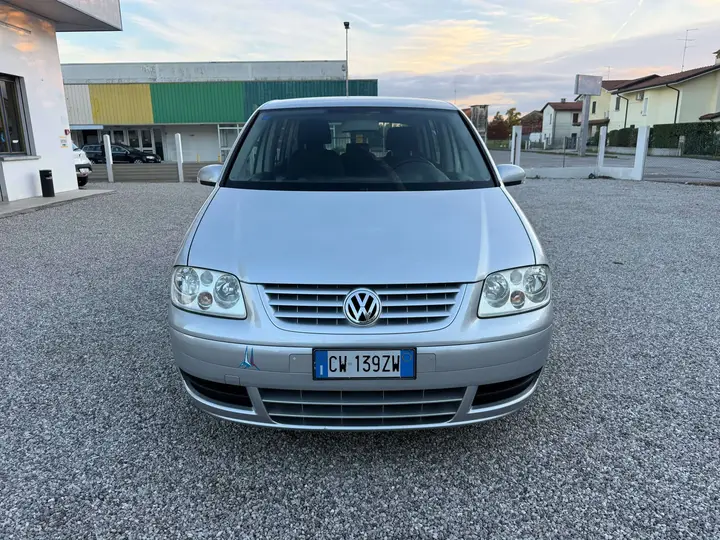 Volkswagen Touran 2003 photo 2