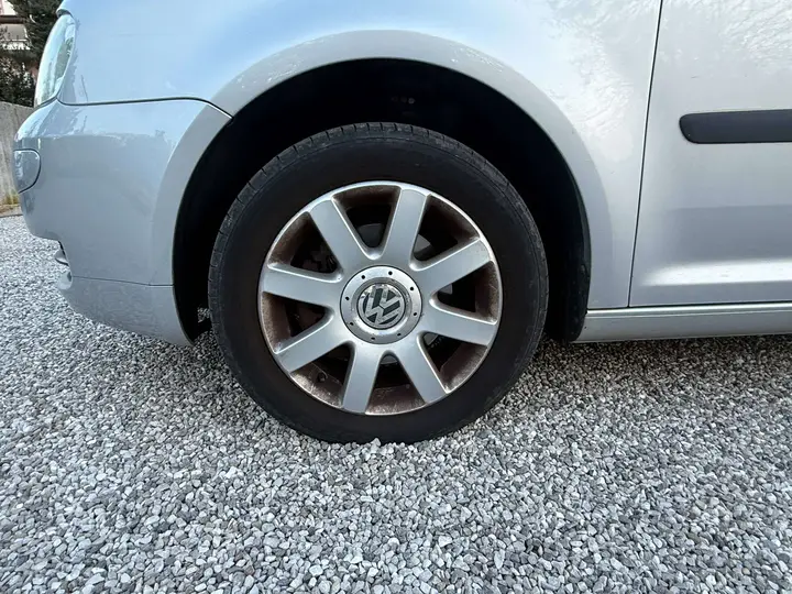 Volkswagen Touran 2003 photo 4