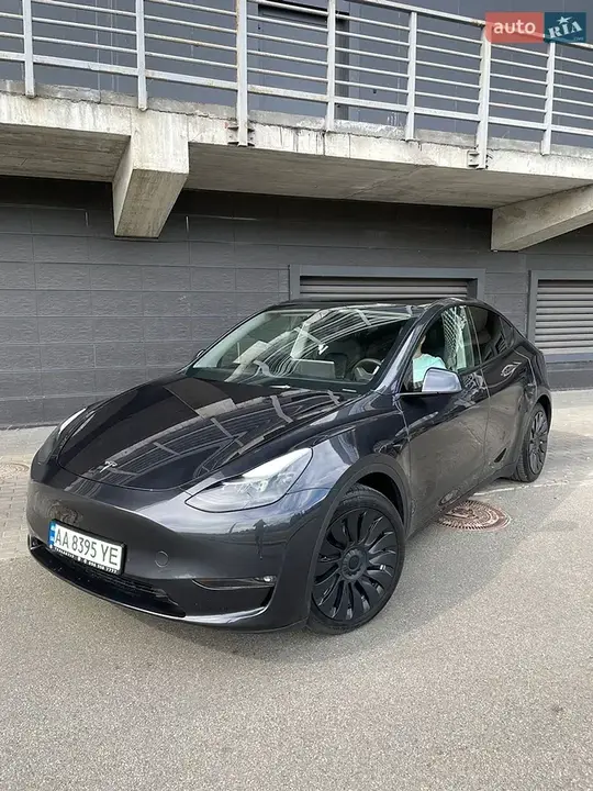 Tesla Model Y 2024 photo 2