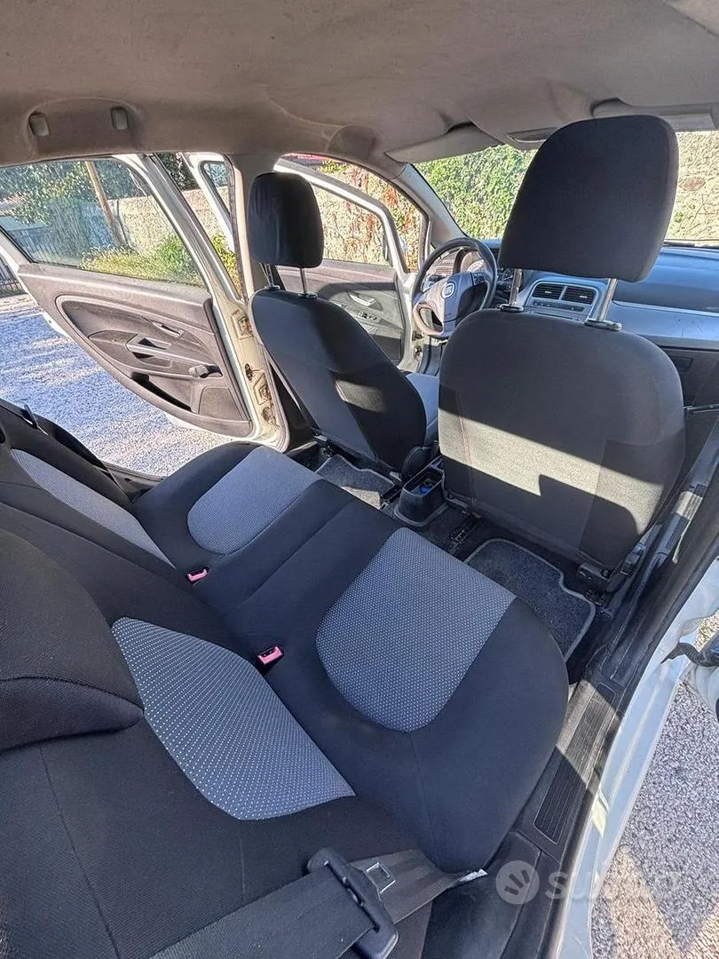 Fiat Punto 2011 photo 4