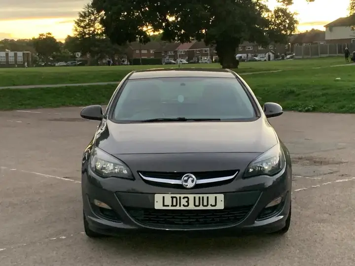 Vauxhall Astra 2013 photo 5