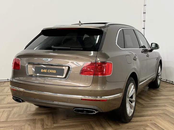 Bentley Bentayga 2017 photo 2