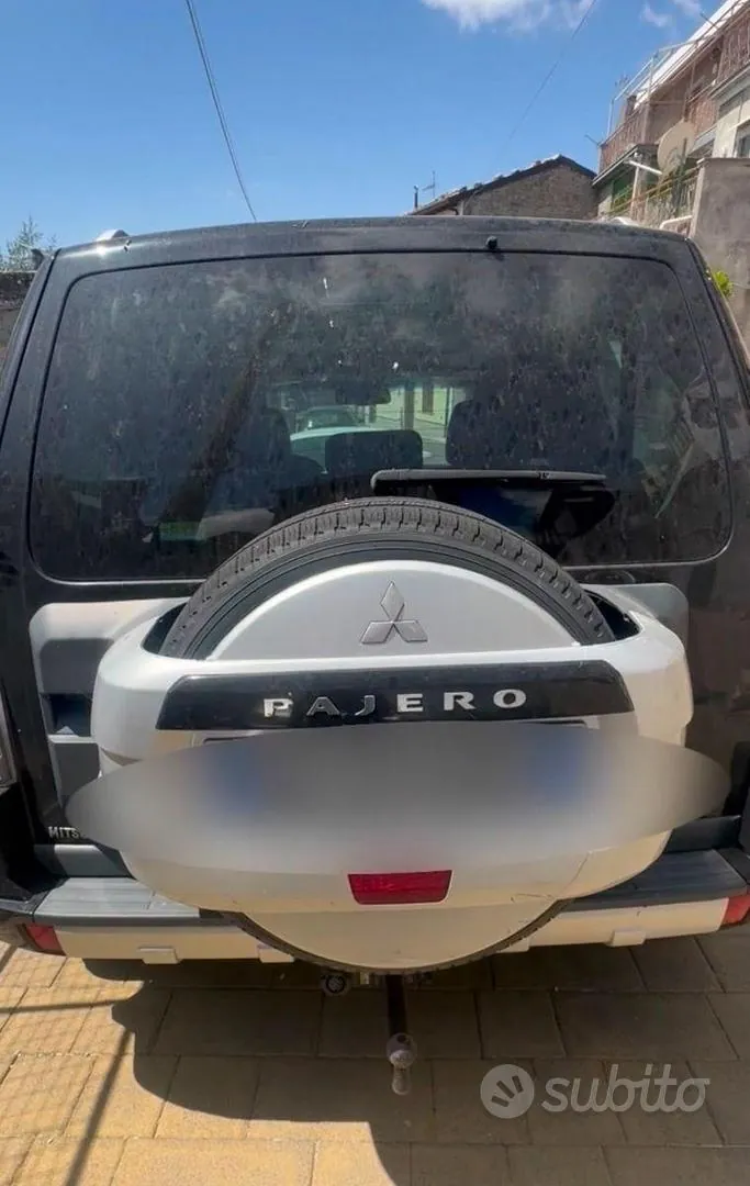 Mitsubishi Pajero 2012 photo 2