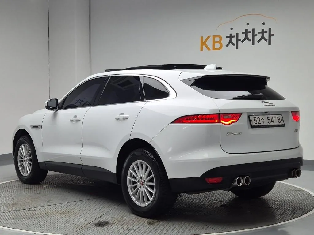 Jaguar F-Pace 2018 photo 2
