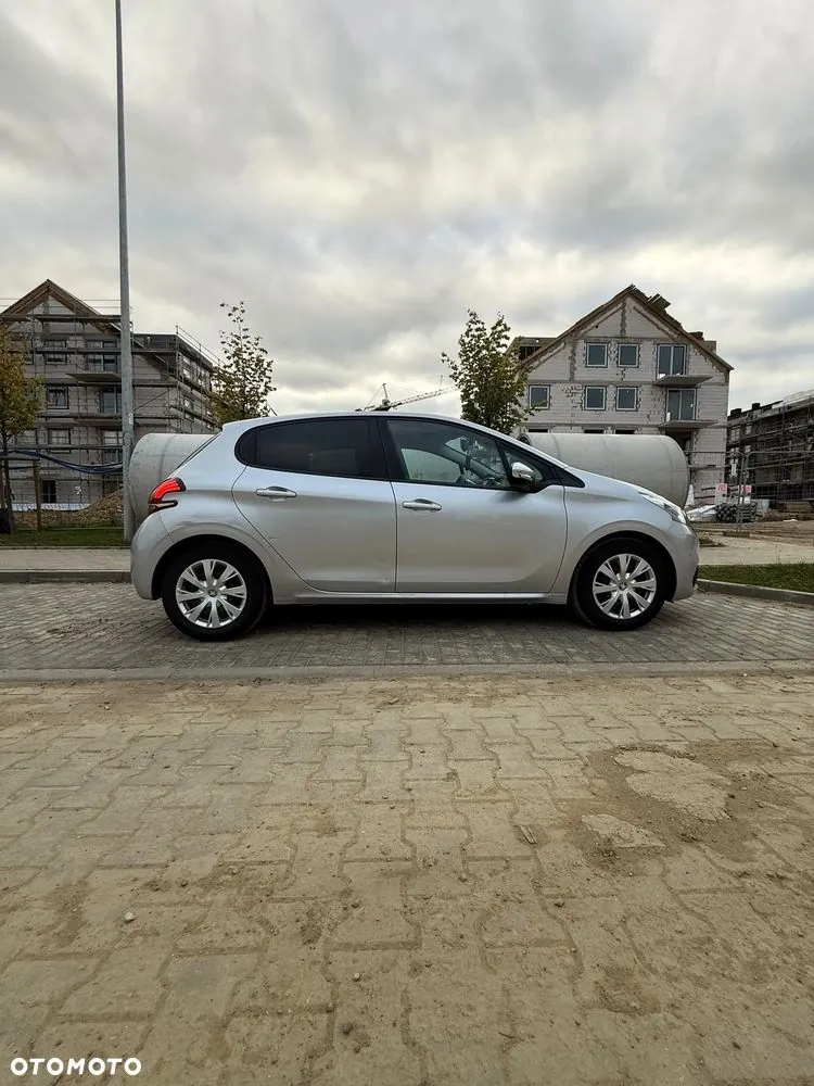 Peugeot 208 2015 photo 2