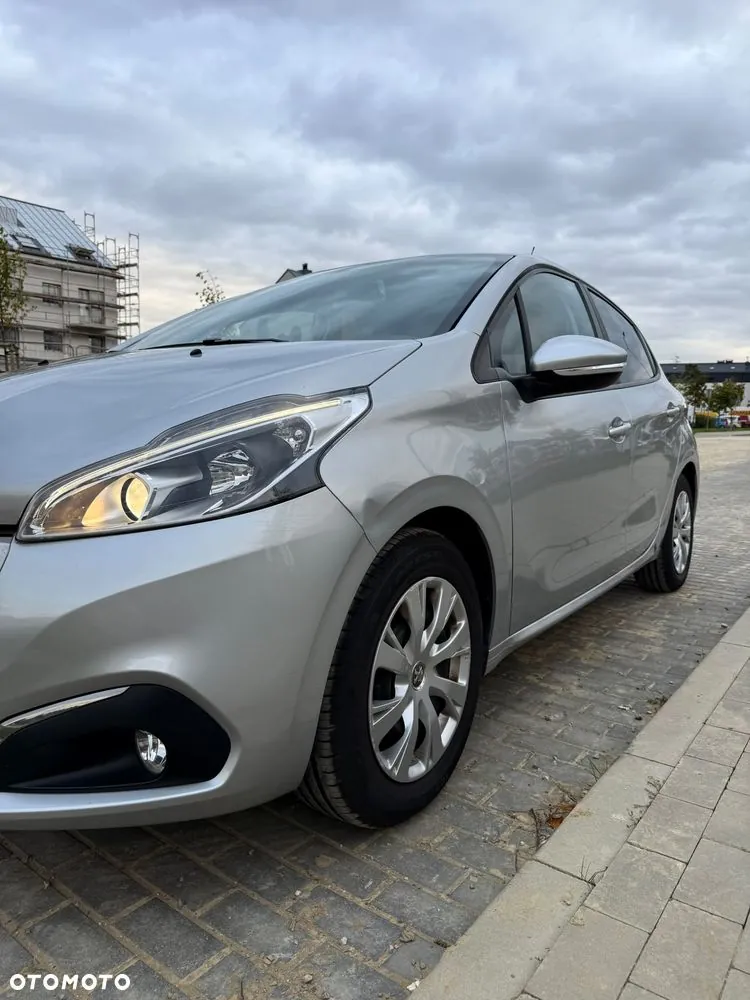 Peugeot 208 2015 photo 4