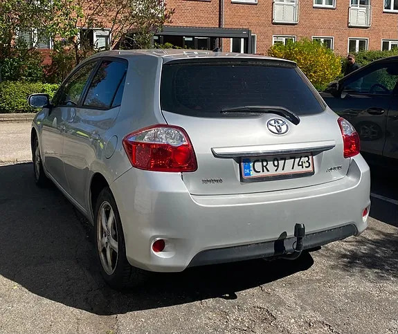 Toyota Auris 2011 photo 2