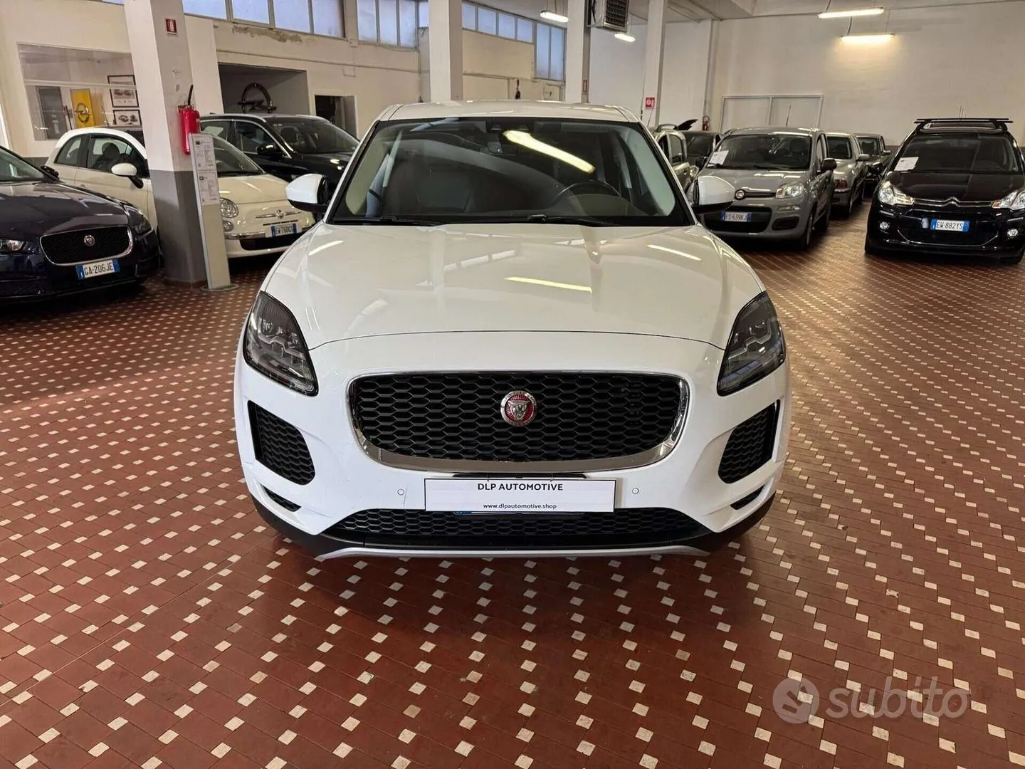 Jaguar E-Pace 2018 photo 2
