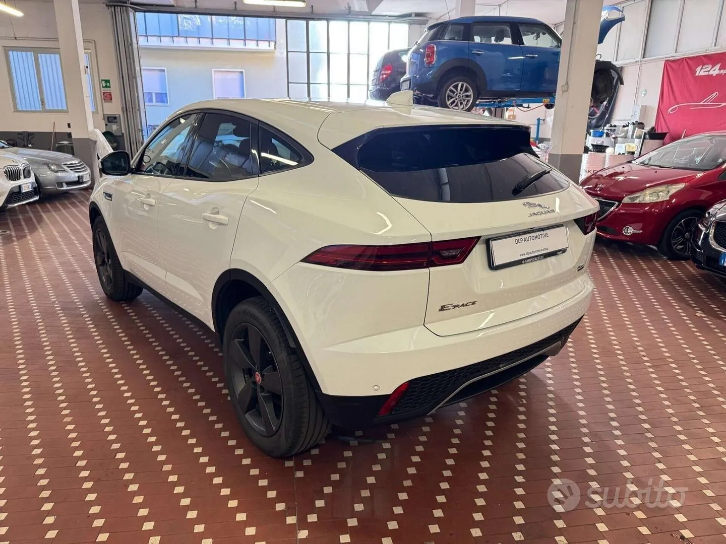 Jaguar E-Pace 2018 photo 4