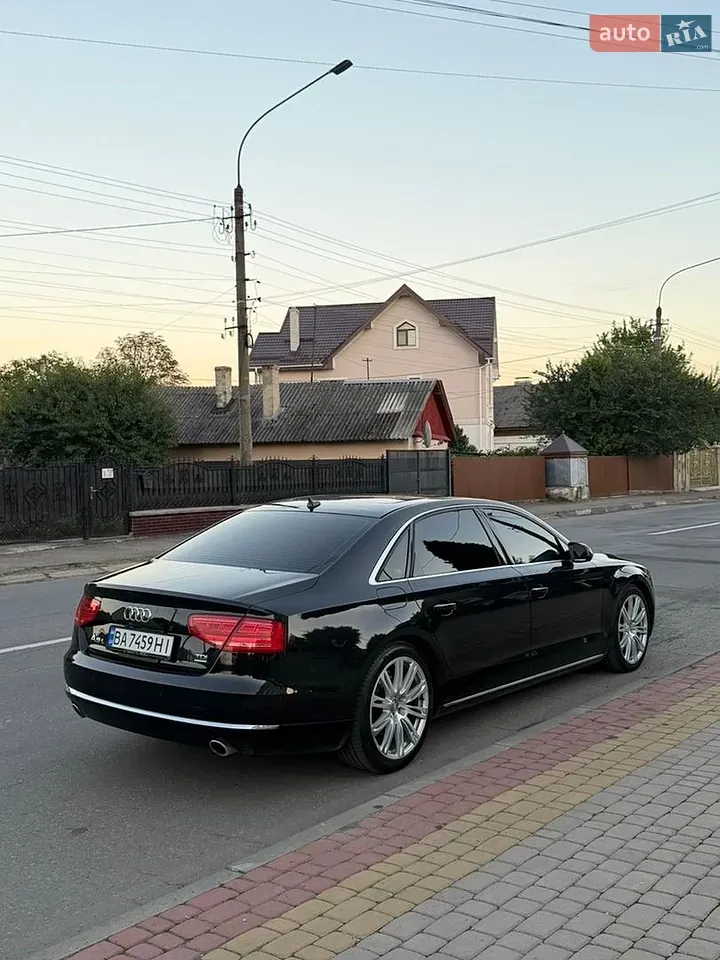 Audi A8 2013 photo 2