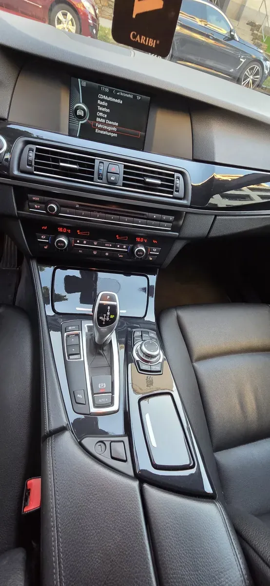 BMW 523I Touring 2011 photo 2
