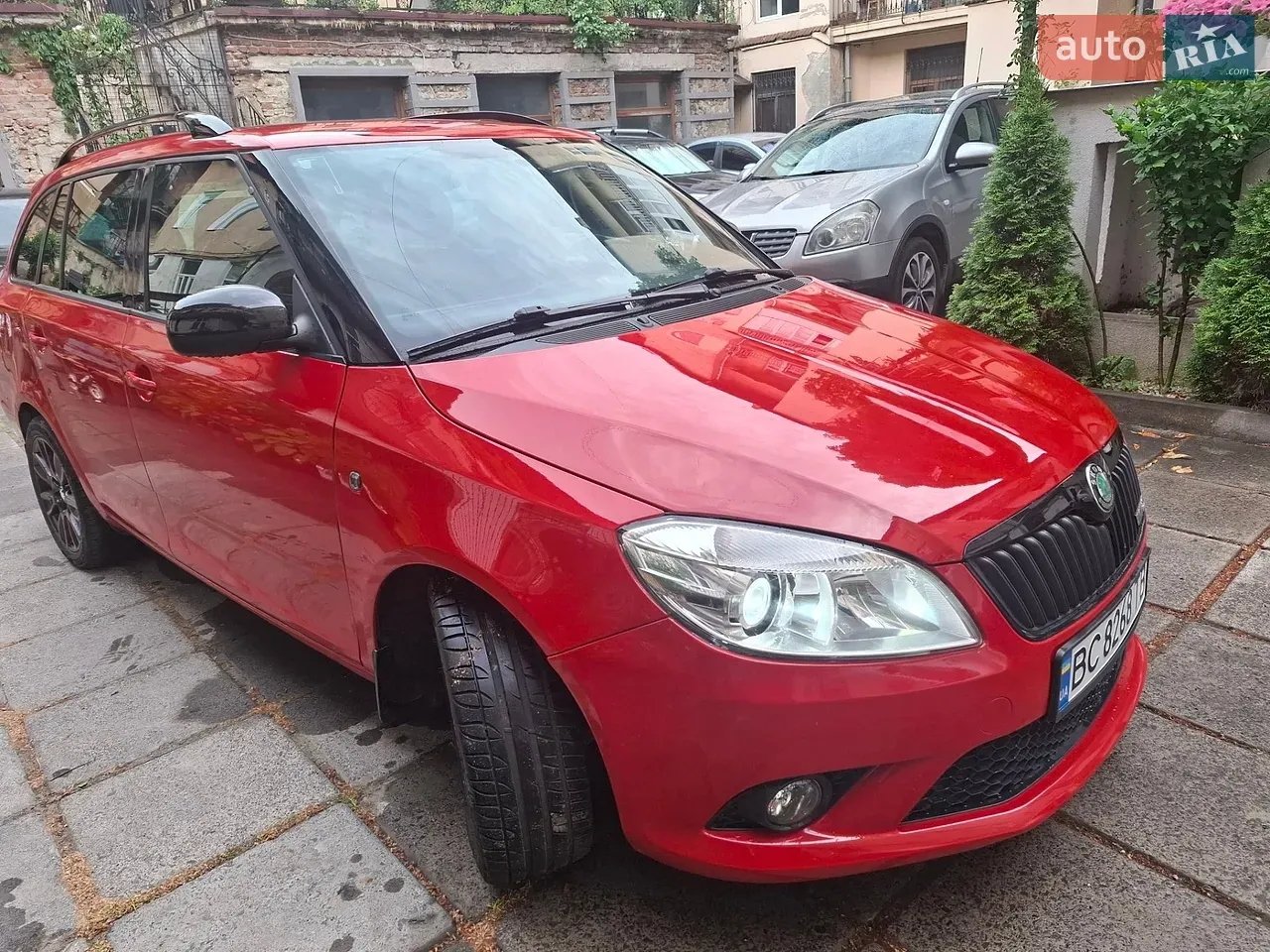 Skoda Fabia 2011 photo 3