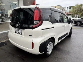 Toyota Sienta 2023 photo 4