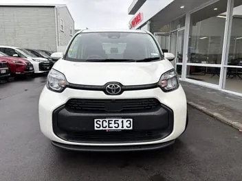 Toyota Sienta 2023 photo 5