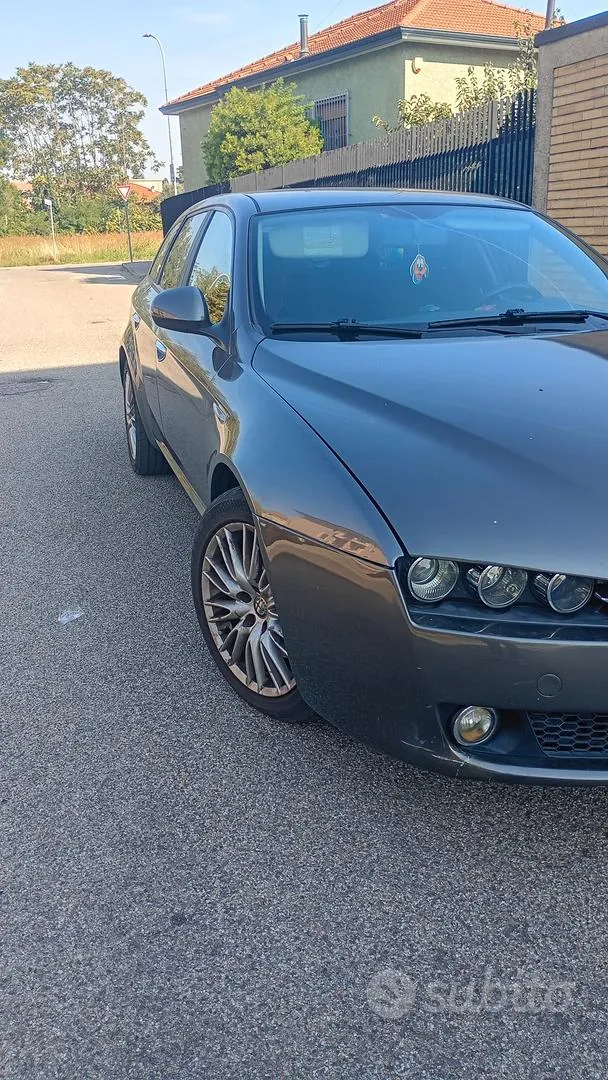 Alfa Romeo 159 2008 photo 2
