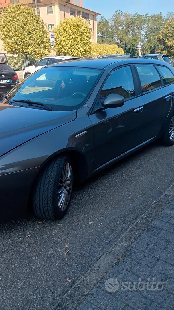 Alfa Romeo 159 2008 photo 3